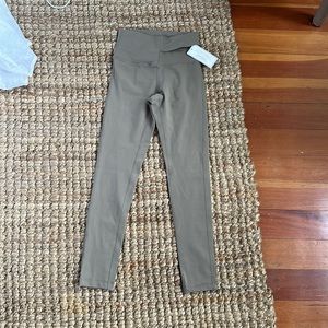 Astoria Activewear size small never worn leggings